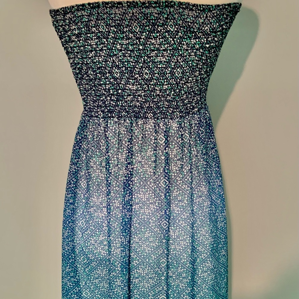 Old Navy strapless dress, beautiful color, size Medium